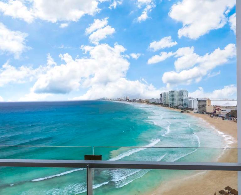 Superior Ocean Front Krystal Grand® Cancún All Inclusive Superior Ocean Front Krystal Grand® Cancún All Inclusive