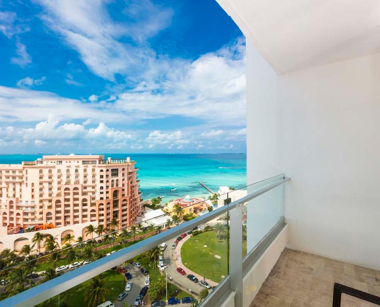 Chambre standard vue mer partielle Krystal Grand® Cancún All Inclusive Chambre standard vue mer partielle Krystal Grand® Cancún All Inclusive